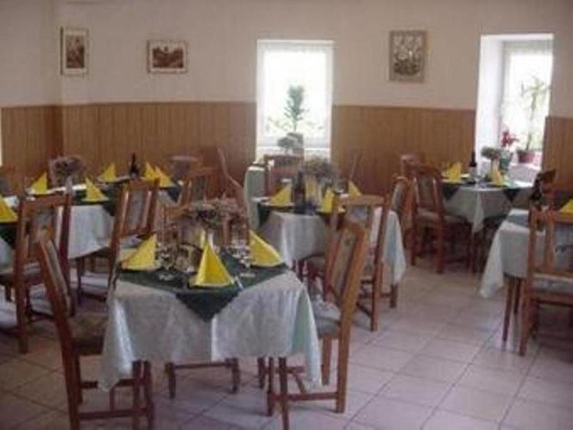 Bed and Breakfast Fuezi Panzio Шопрон Экстерьер фото