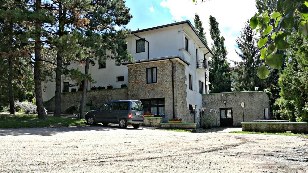 Bed and Breakfast Fuezi Panzio Шопрон Экстерьер фото
